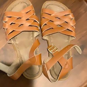 Saltwater retro style tan sandals in size 1